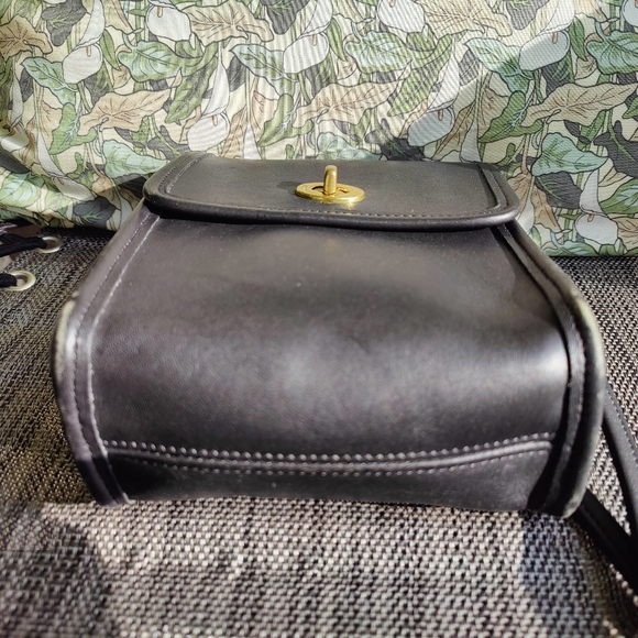 Vintage 90's Black Coach Scooter bag. - Picture 6 of 8